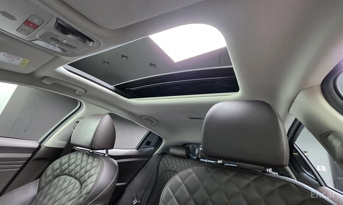 Photo 12 - Kia Stinger