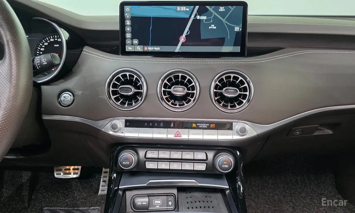 Photo 15 - Kia Stinger