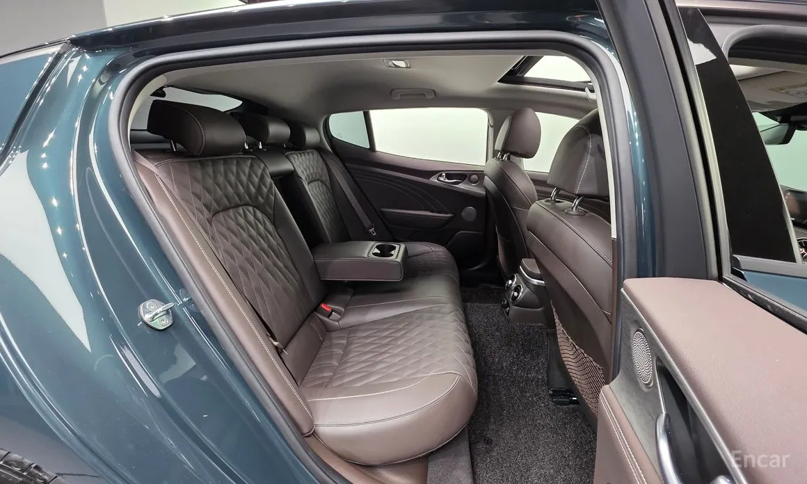 Photo 19 - Kia Stinger