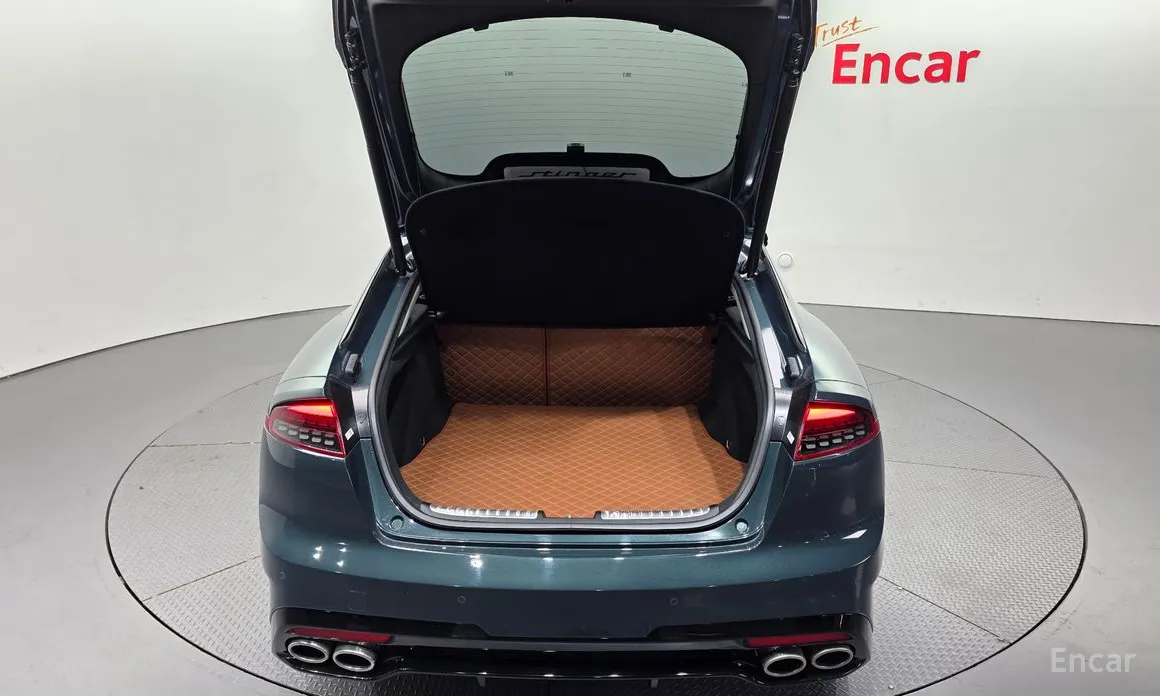 Photo 20 - Kia Stinger