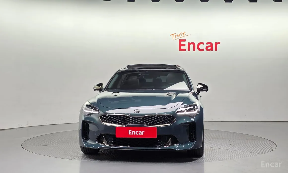 Photo 3 - Kia Stinger