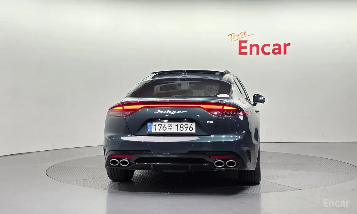 Photo 4 - Kia Stinger