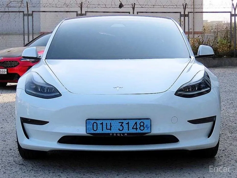 Фото 1 - Tesla Model 3