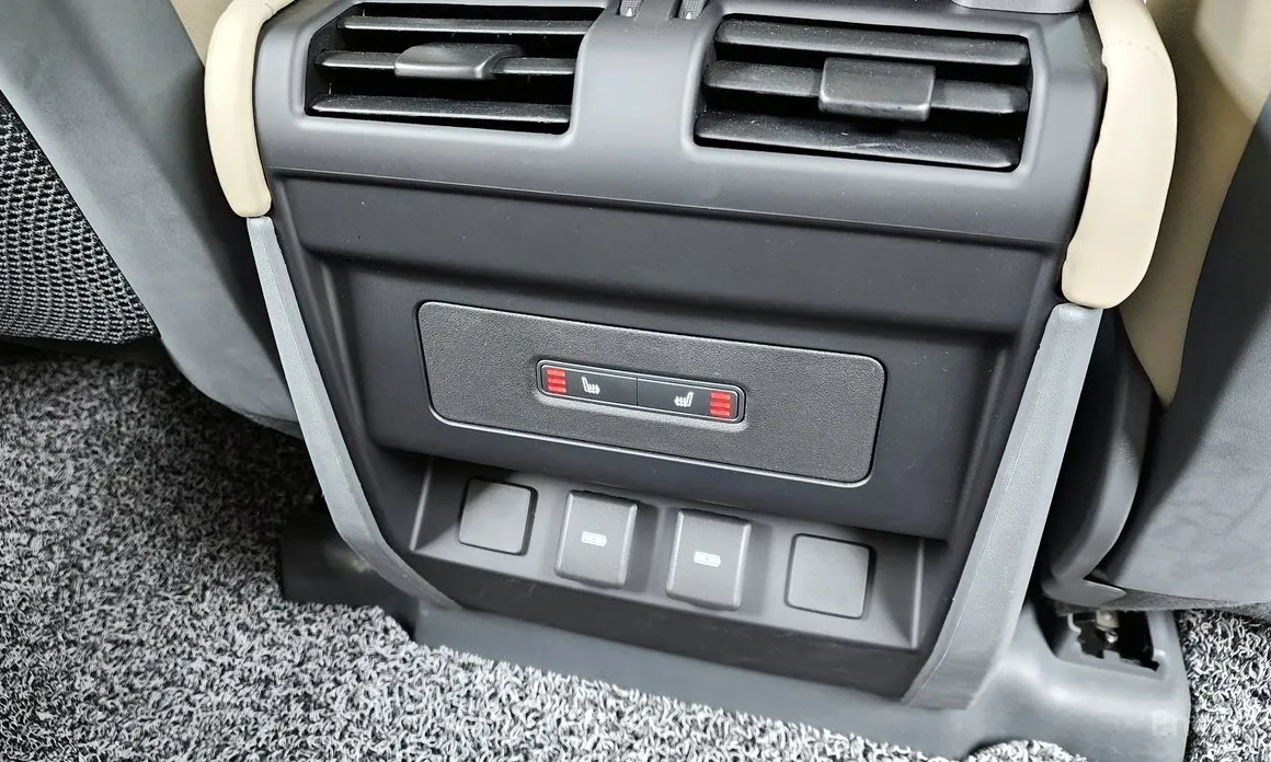 Фото 17 - Land Rover Defender