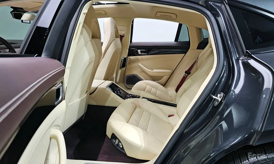 Фото 12 - Porsche Panamera