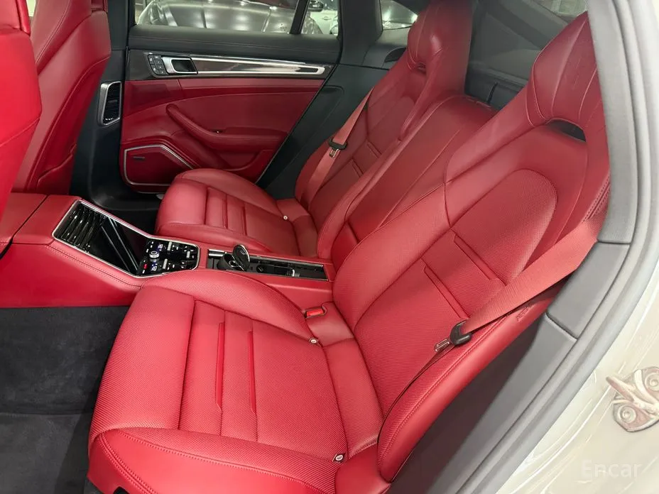 Фото 10 - Porsche Panamera