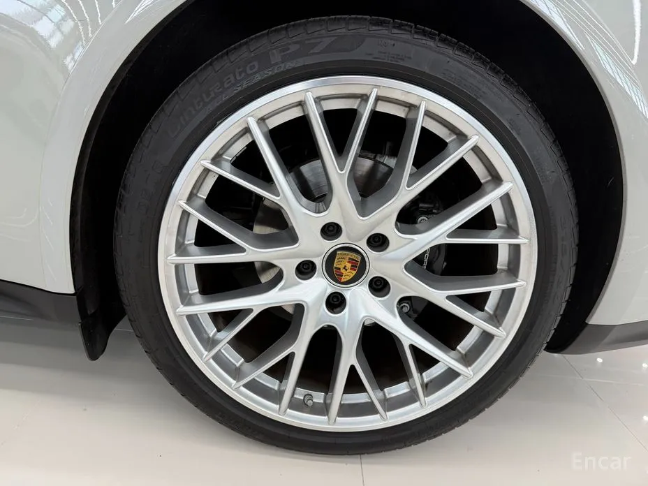 Фото 16 - Porsche Panamera