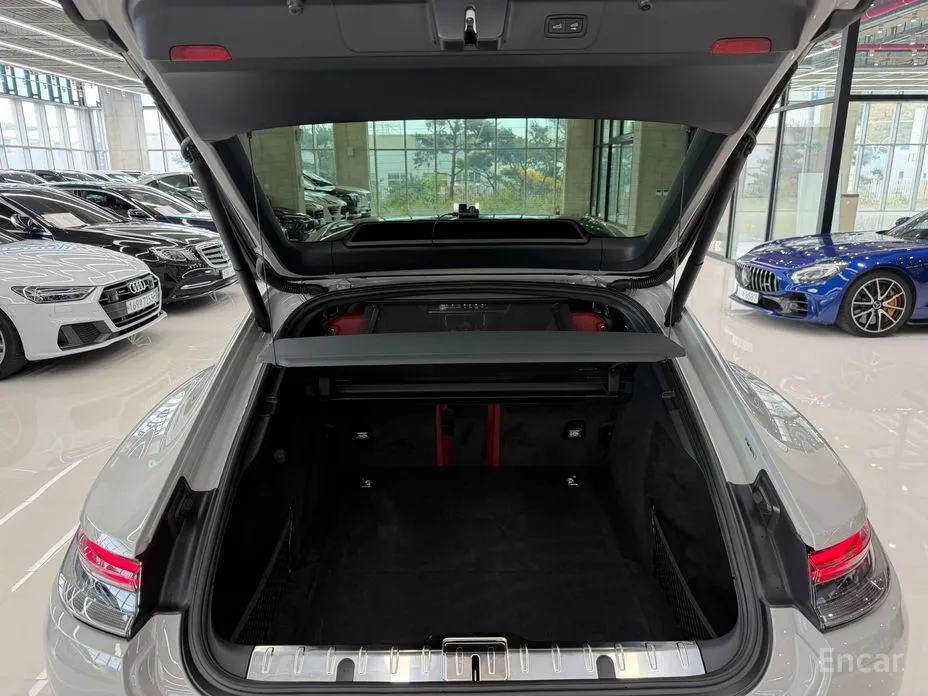 Фото 17 - Porsche Panamera