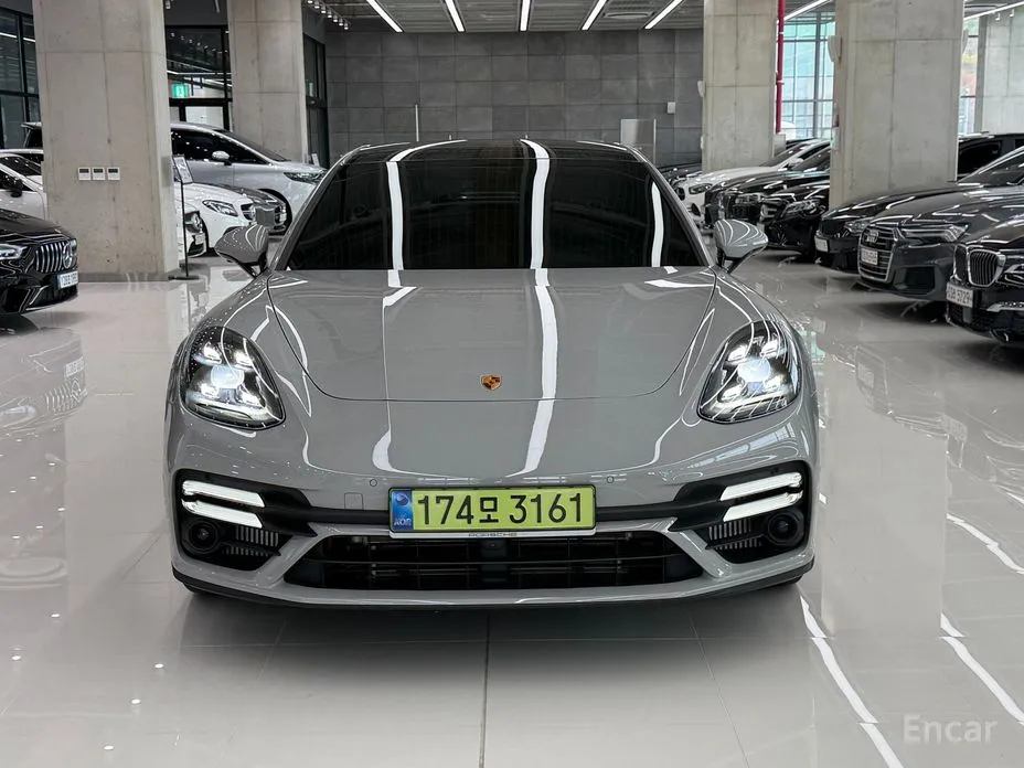 Фото 2 - Porsche Panamera