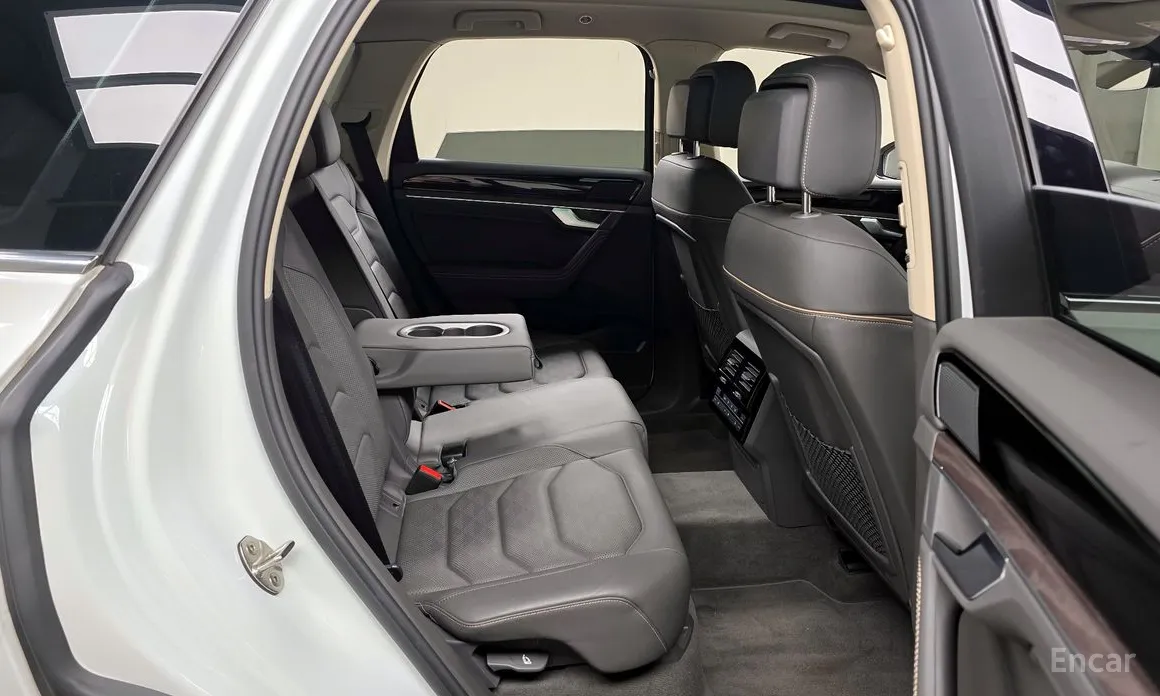 Фото 12 - Volkswagen Touareg