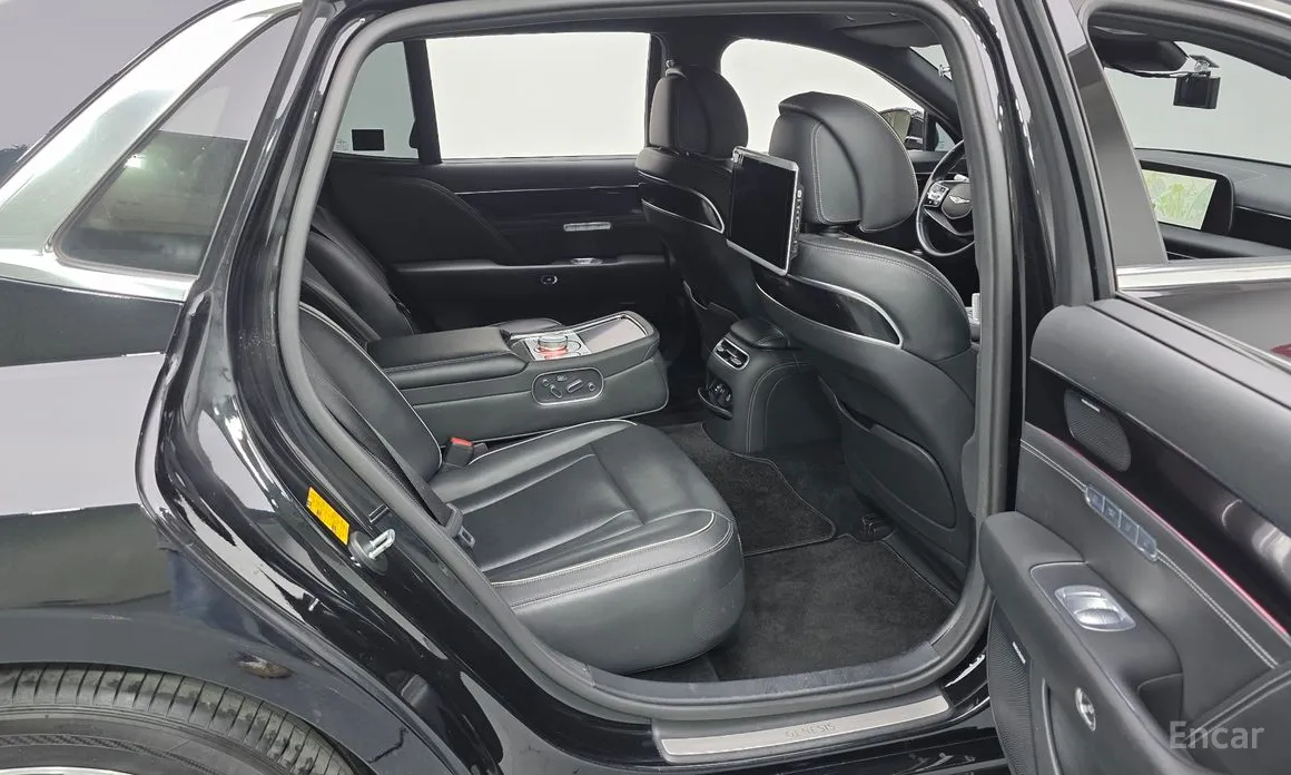 Фото 12 - Genesis G90