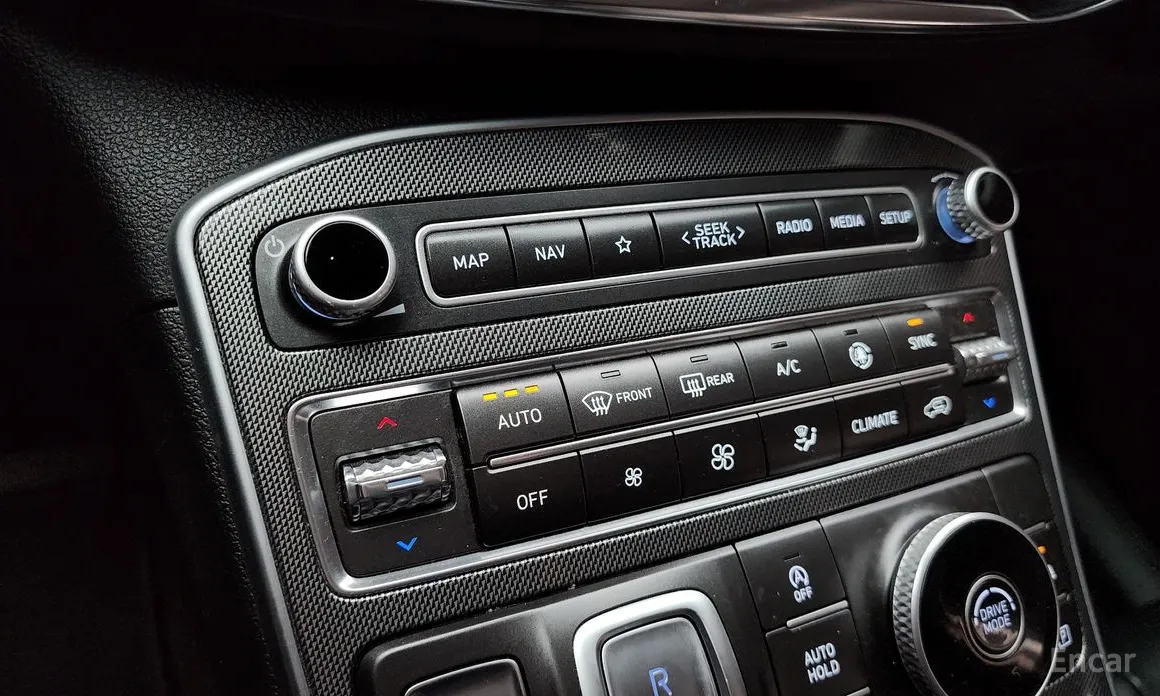 Фото 17 - Hyundai Santa Fe