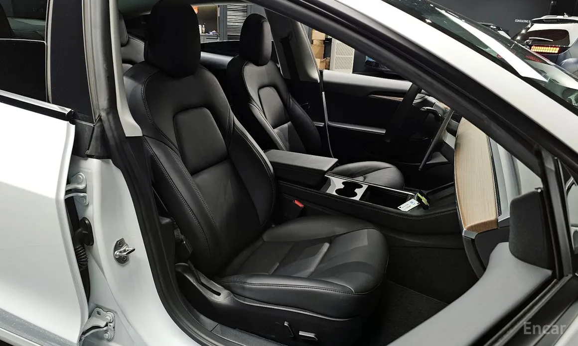 Фото 10 - Tesla Model 3