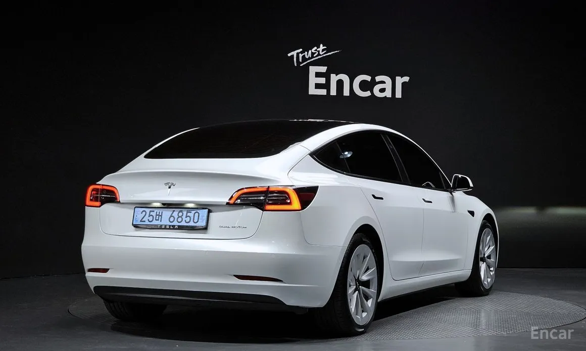 Фото 2 - Tesla Model 3