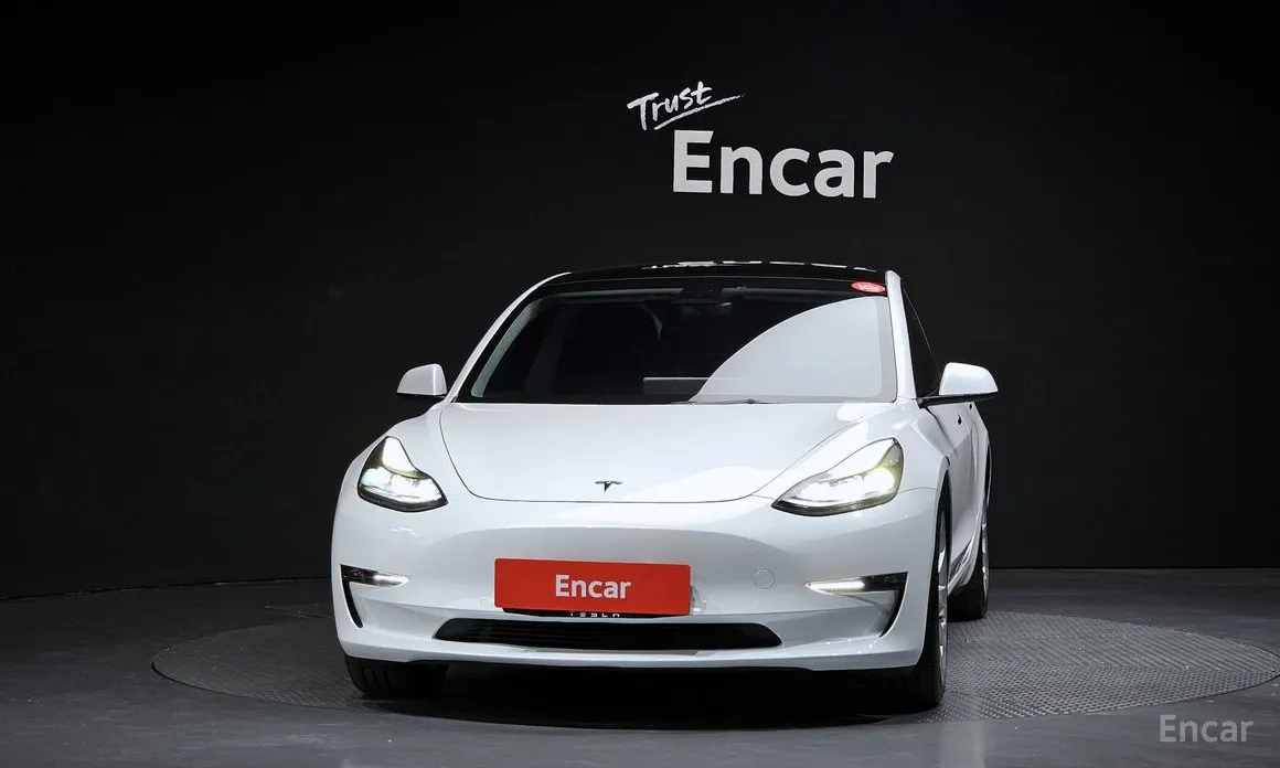 Фото 3 - Tesla Model 3