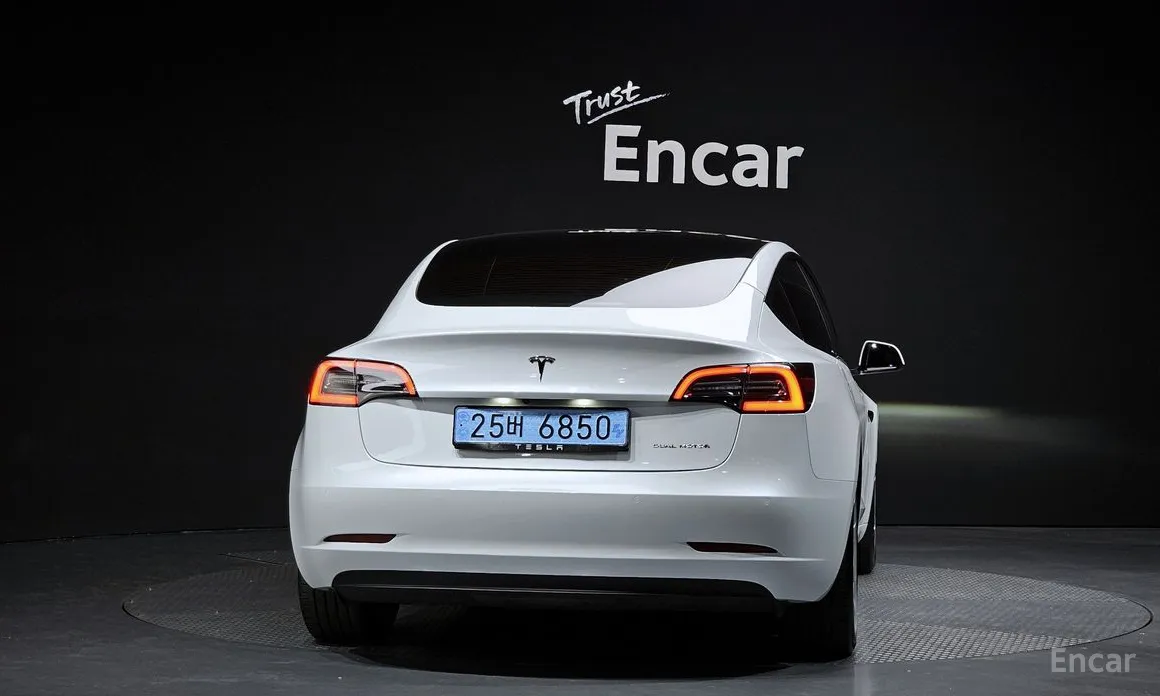 Фото 4 - Tesla Model 3