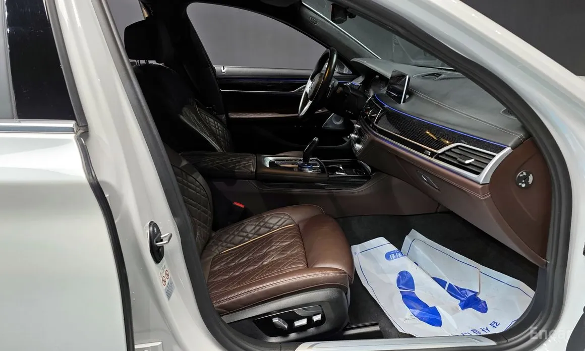 Photo 11 - BMW 7 Series