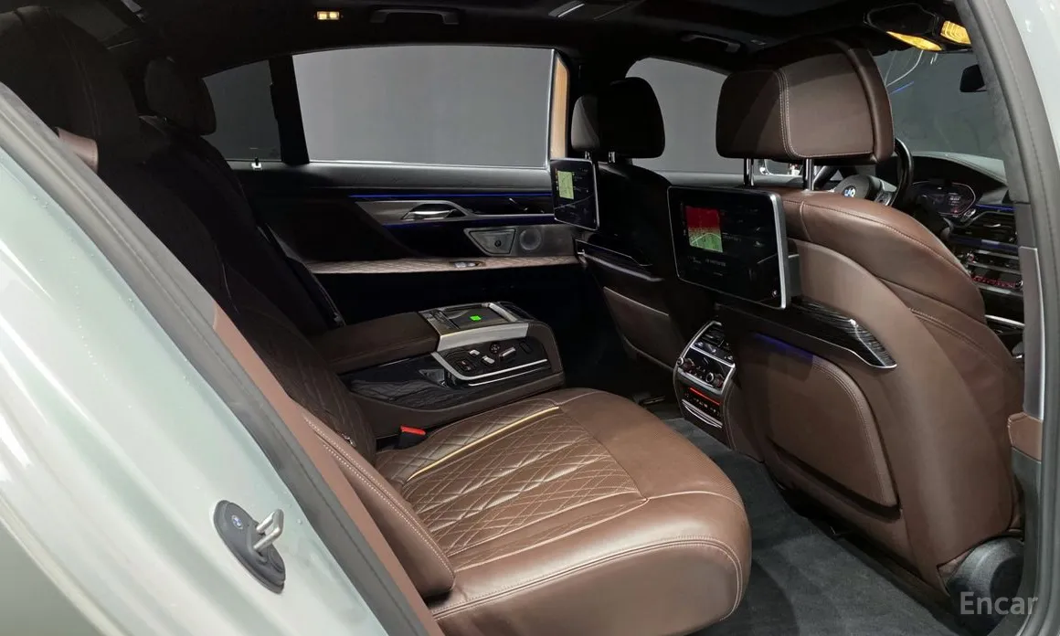 Photo 12 - BMW 7 Series