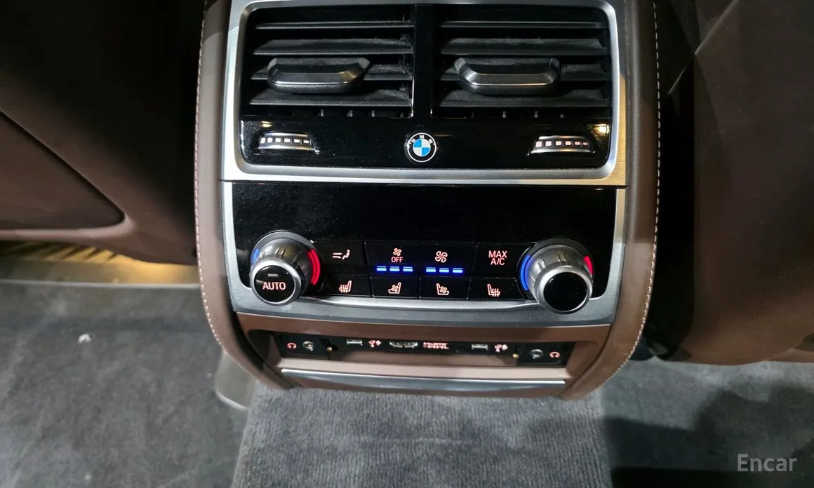 Photo 19 - BMW 7 Series