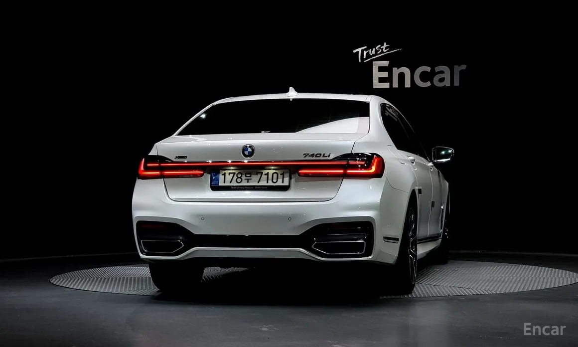 Photo 4 - BMW 7 Series