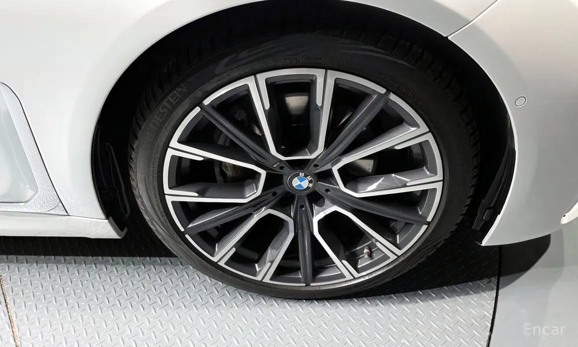 Photo 5 - BMW 7 Series