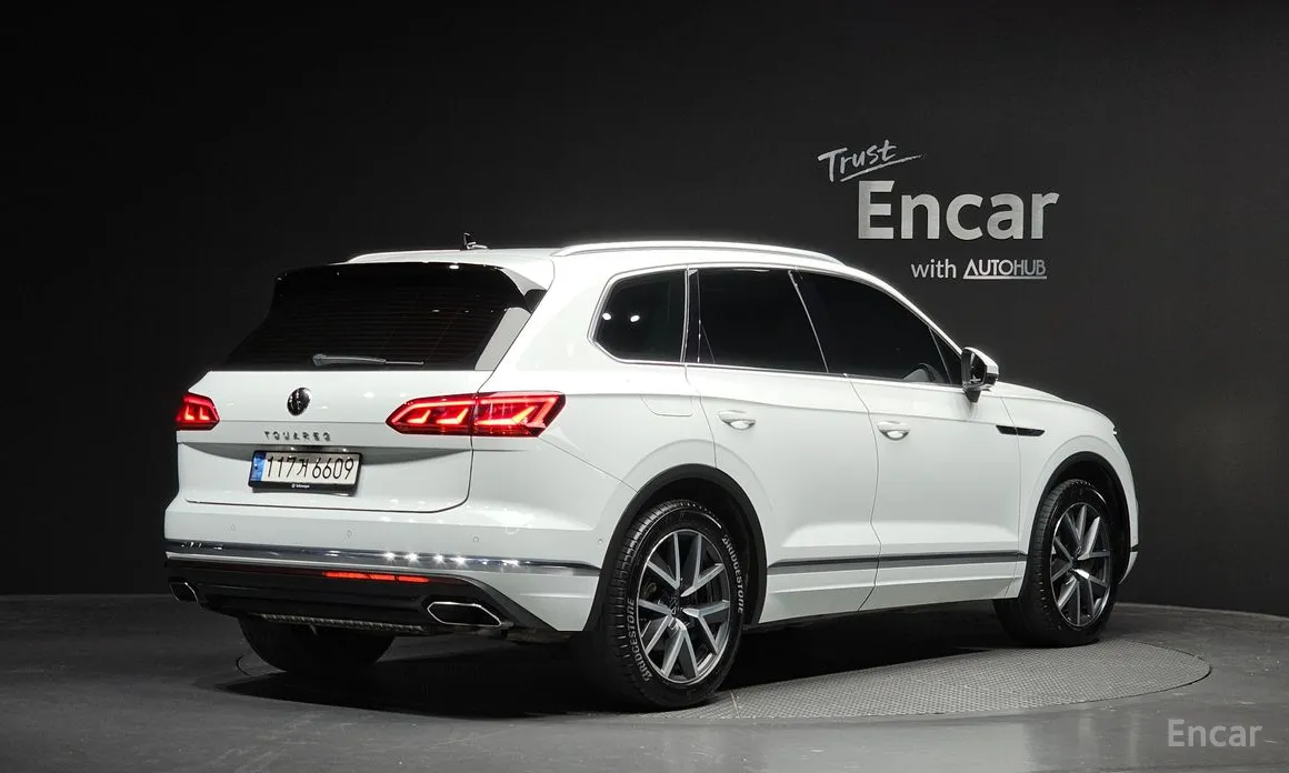 Фото 2 - Volkswagen Touareg