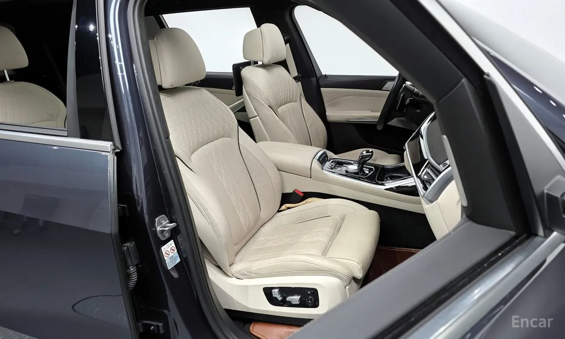 Photo 10 - BMW X7