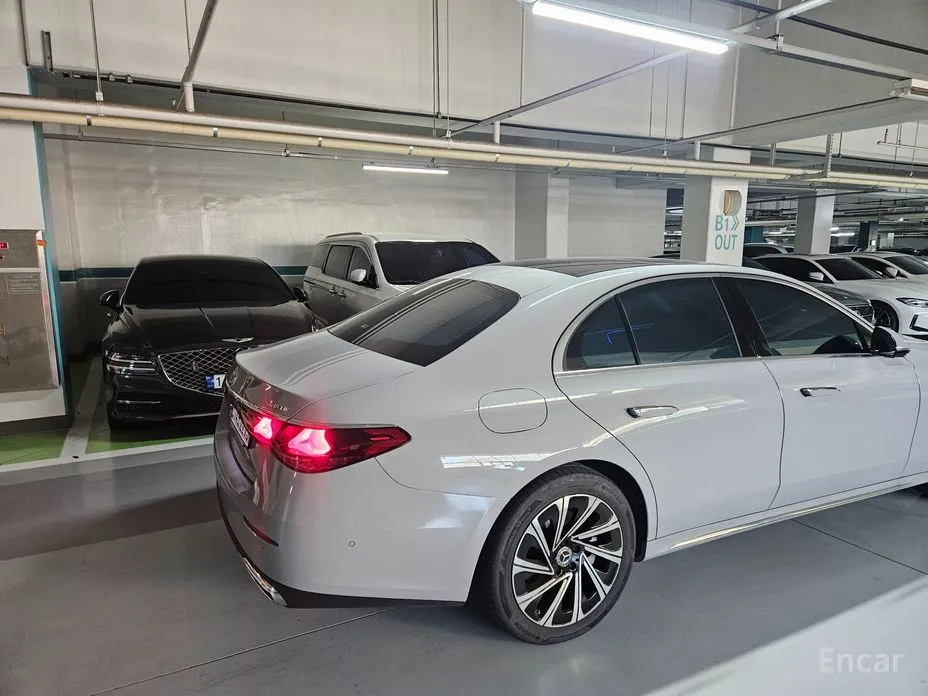 Фото 5 - Mercedes-Benz E-Class