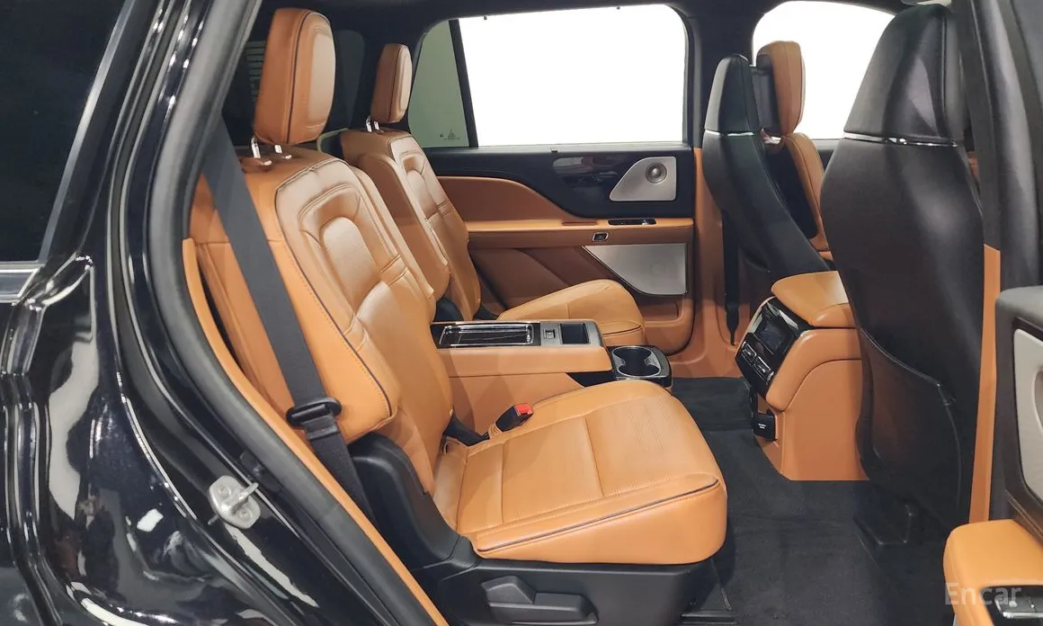 Фото 12 - Lincoln Aviator