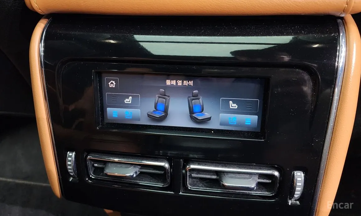 Фото 19 - Lincoln Aviator