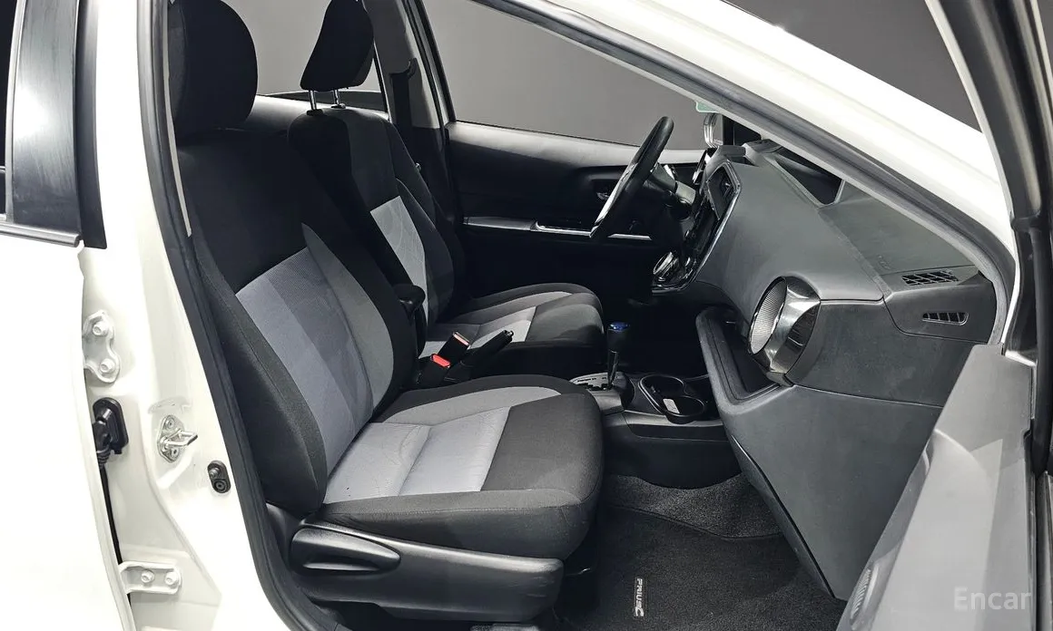 Фото 12 - Toyota Prius