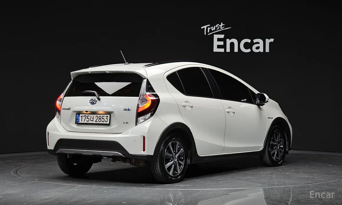 Фото 2 - Toyota Prius