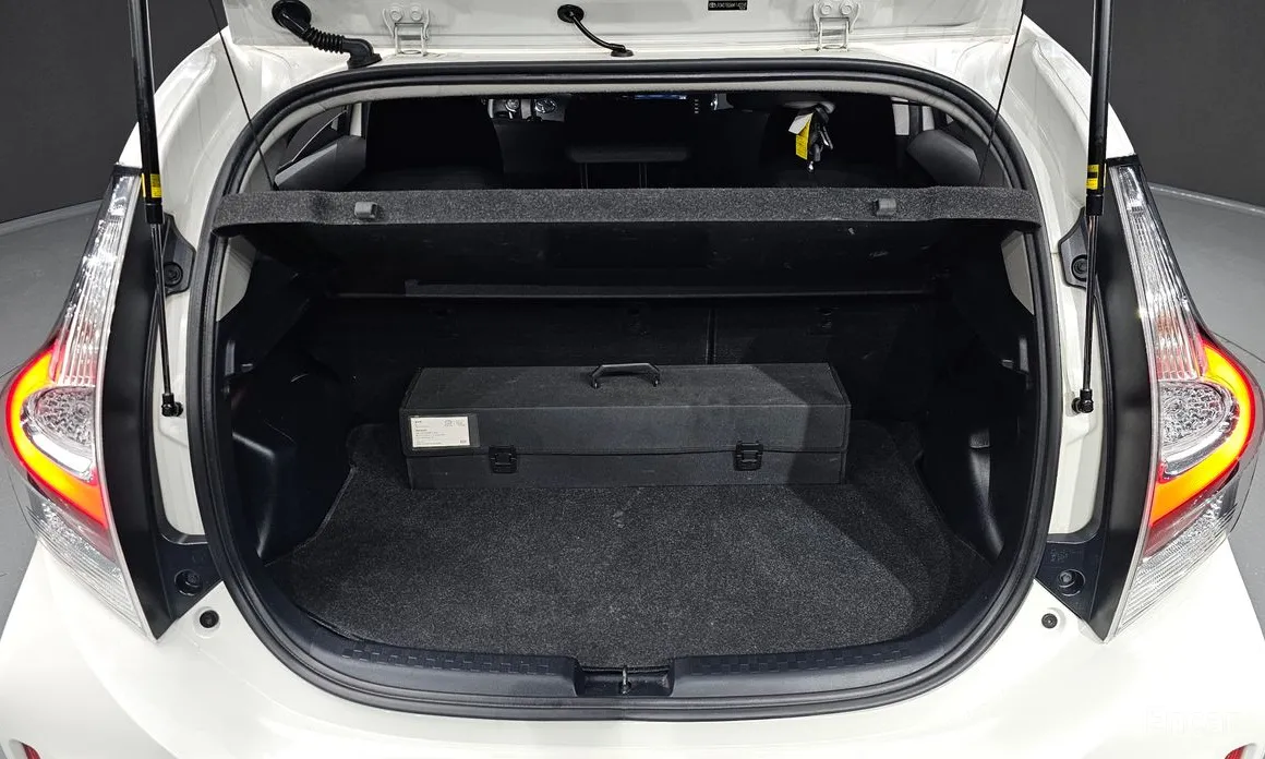 Фото 20 - Toyota Prius