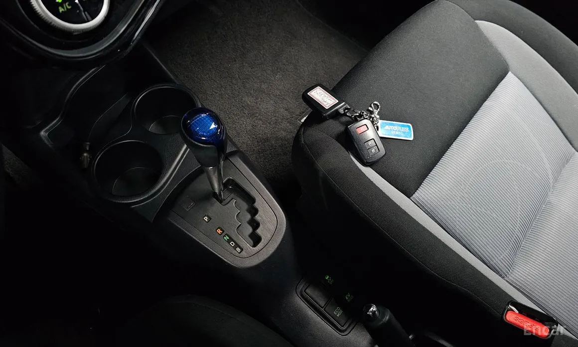 Фото 9 - Toyota Prius