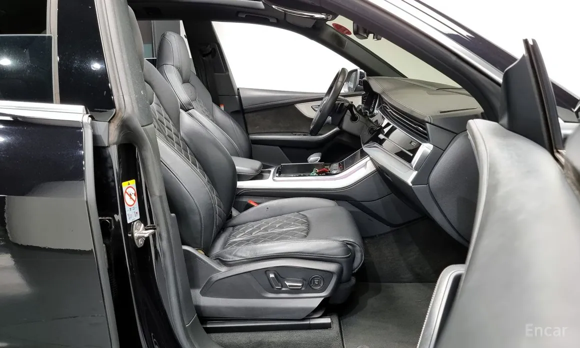 Фото 11 - Audi Q8