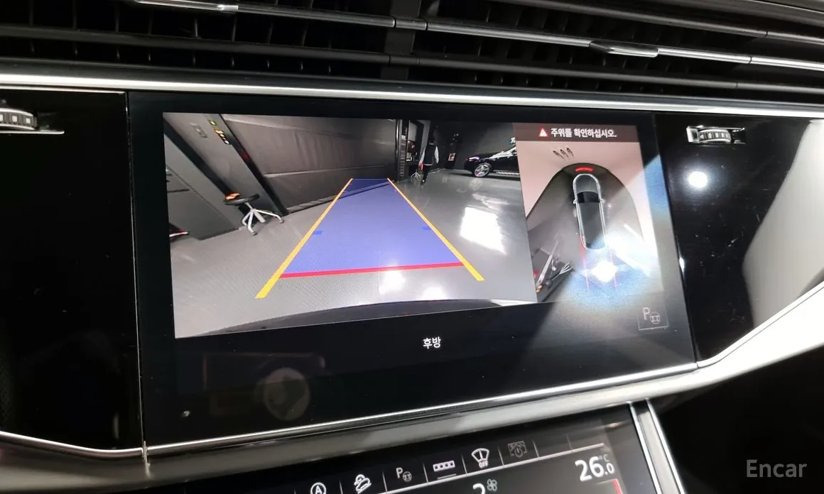 Фото 15 - Audi Q8