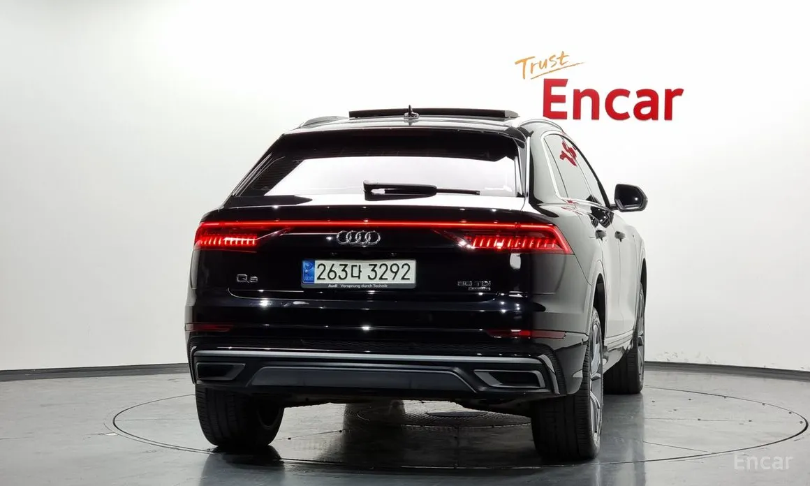 Фото 4 - Audi Q8