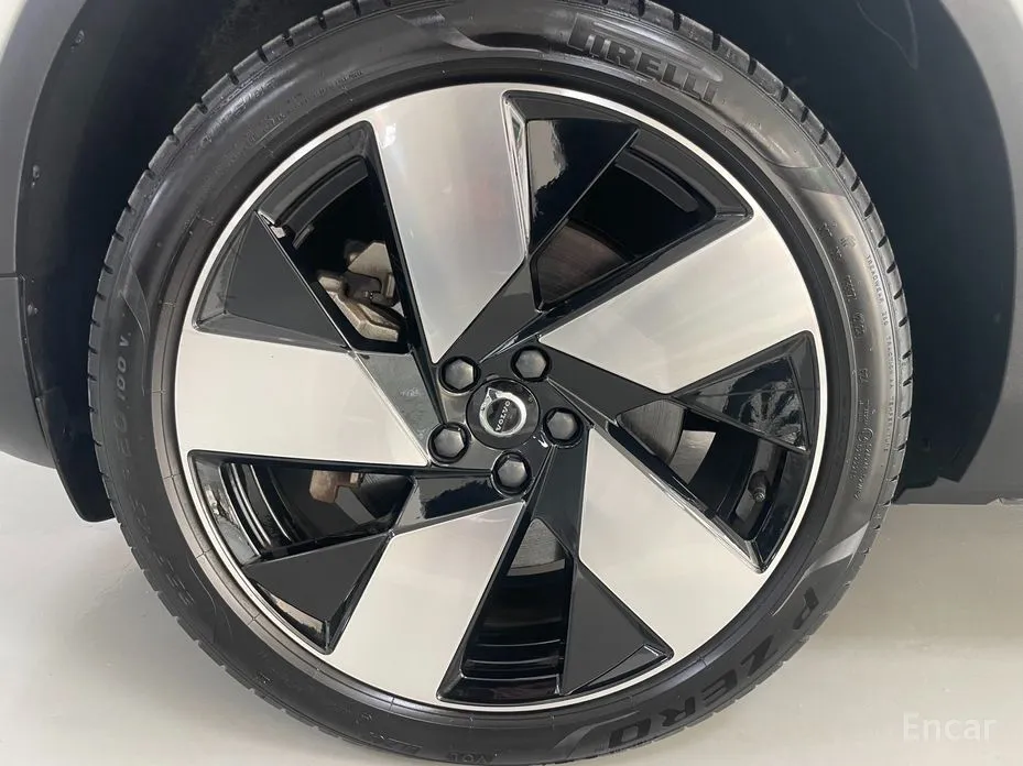 Фото 5 - Volvo C40