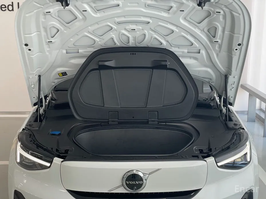 Фото 6 - Volvo C40