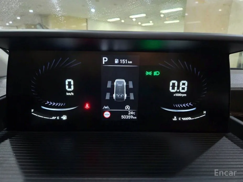 Photo 11 - Hyundai Staria