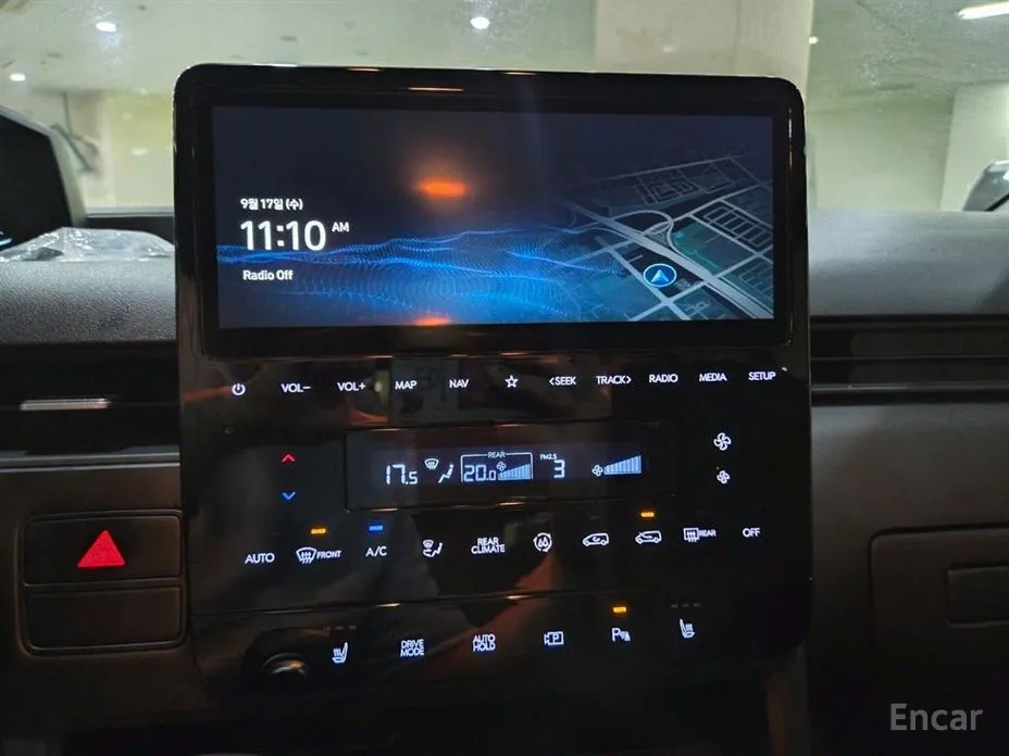 Photo 12 - Hyundai Staria