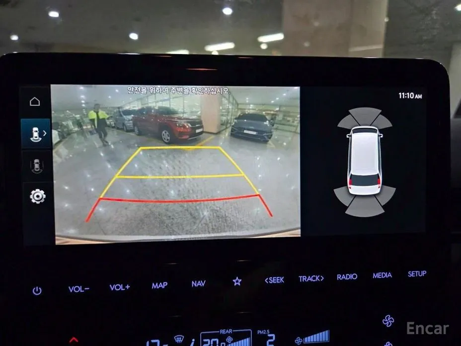 Photo 13 - Hyundai Staria