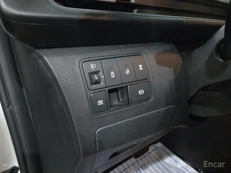 Photo 16 - Hyundai Staria