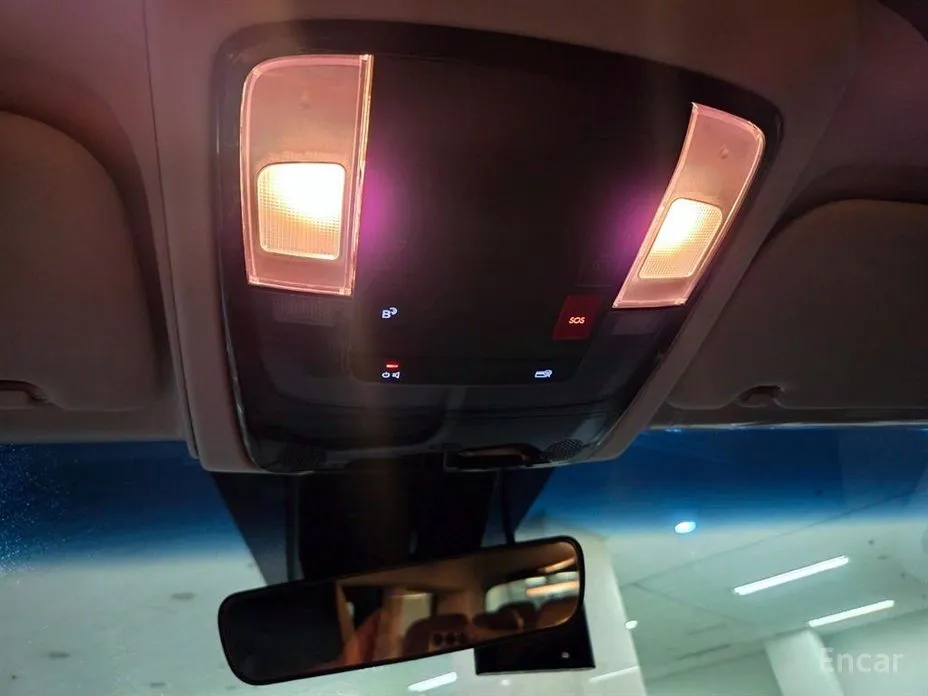 Photo 17 - Hyundai Staria