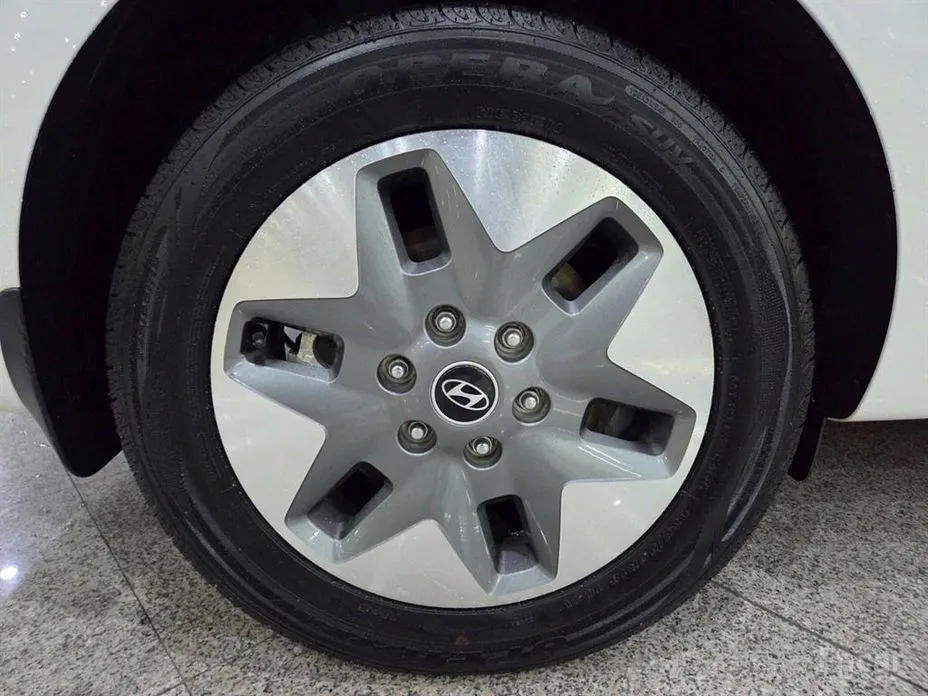 Photo 20 - Hyundai Staria