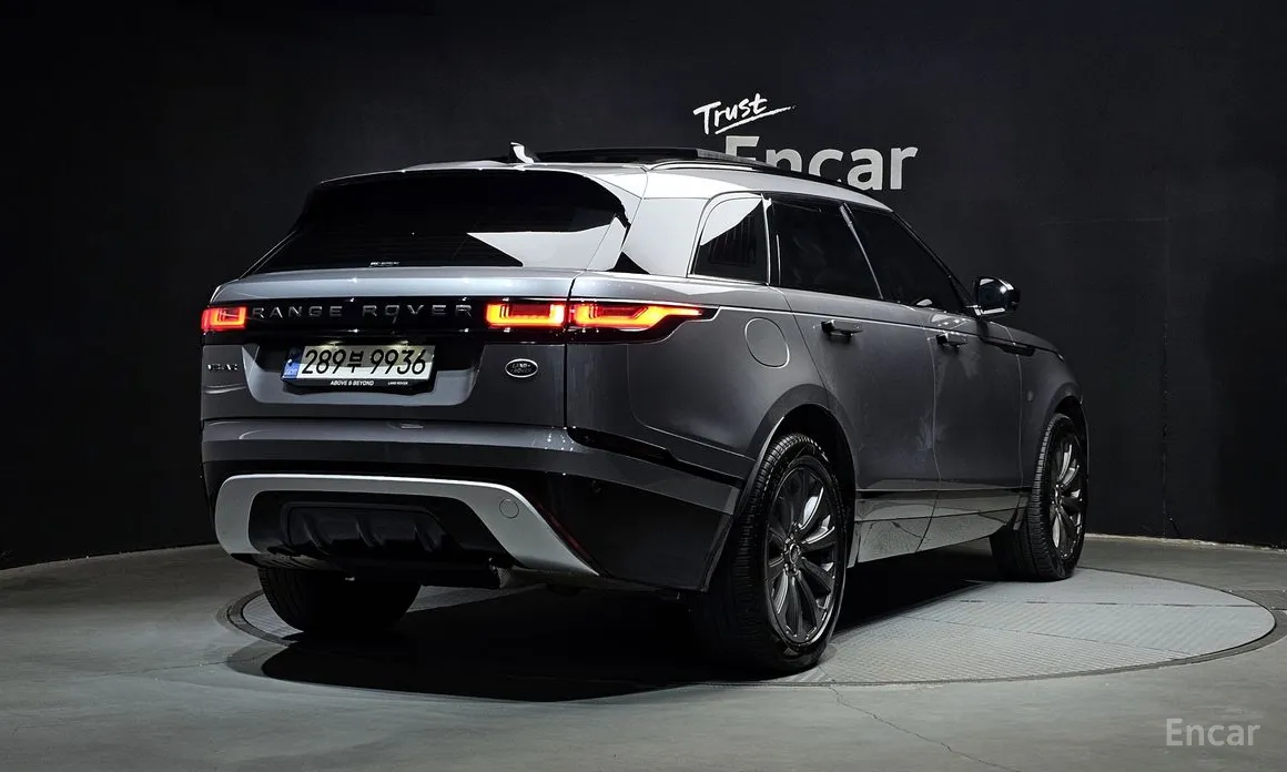 Фото 2 - Land Rover Range Rover Velar