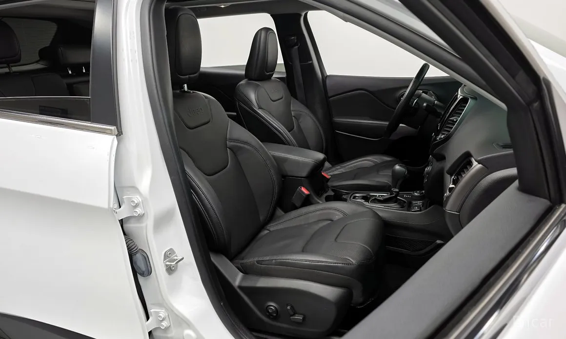 Фото 10 - Jeep Cherokee