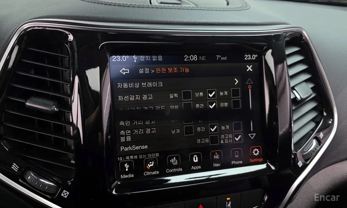 Фото 15 - Jeep Cherokee