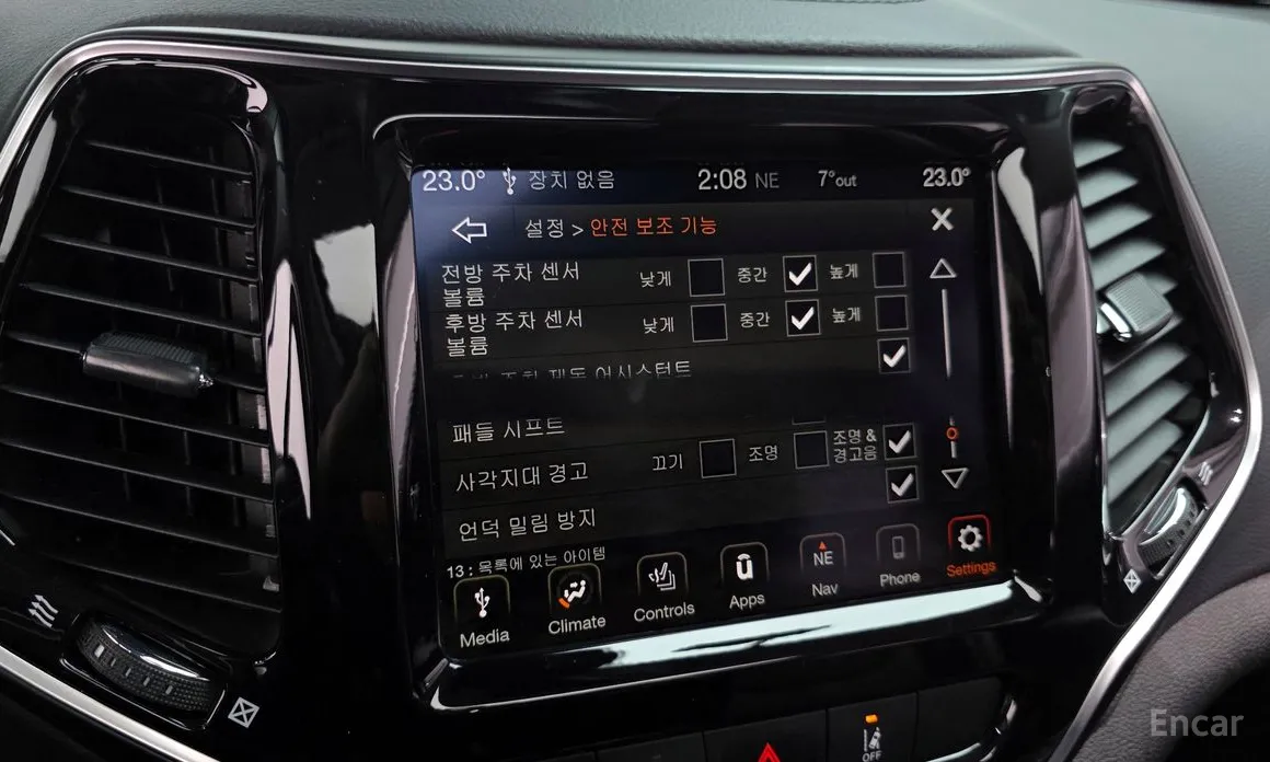 Фото 16 - Jeep Cherokee