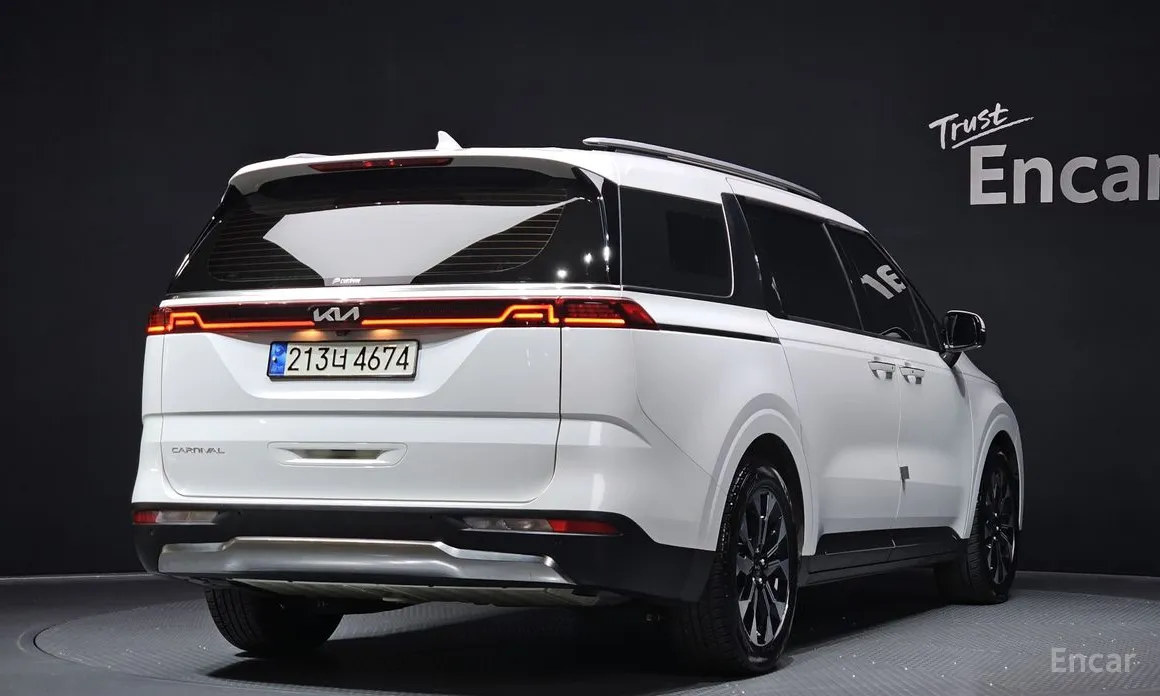 Фото 2 - Kia Carnival